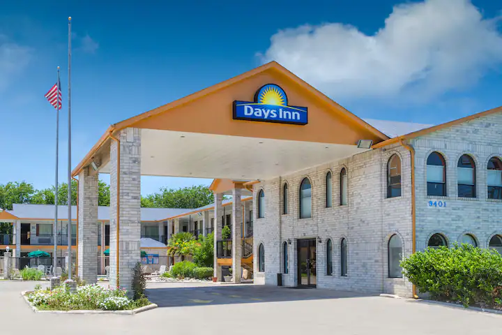 Days Inn Splashtown/AT&T Center